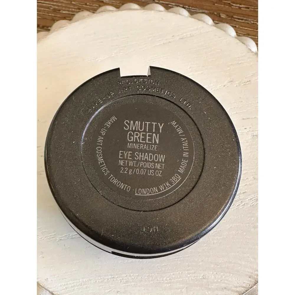 MAC Cosmetics Eye Shadow SMUTTY GREEN Mineralize 0.07oz *Brand New Without Box